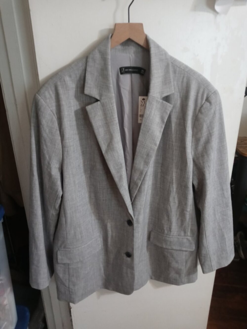NWT NEW YORK & COMPANY plus 2 button blazer in light gray (XXL)